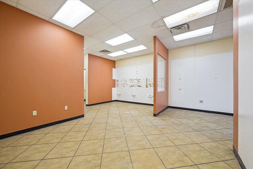 More Photos Of 16512-16580 El Camino Real St, Houston Storefront For Lease