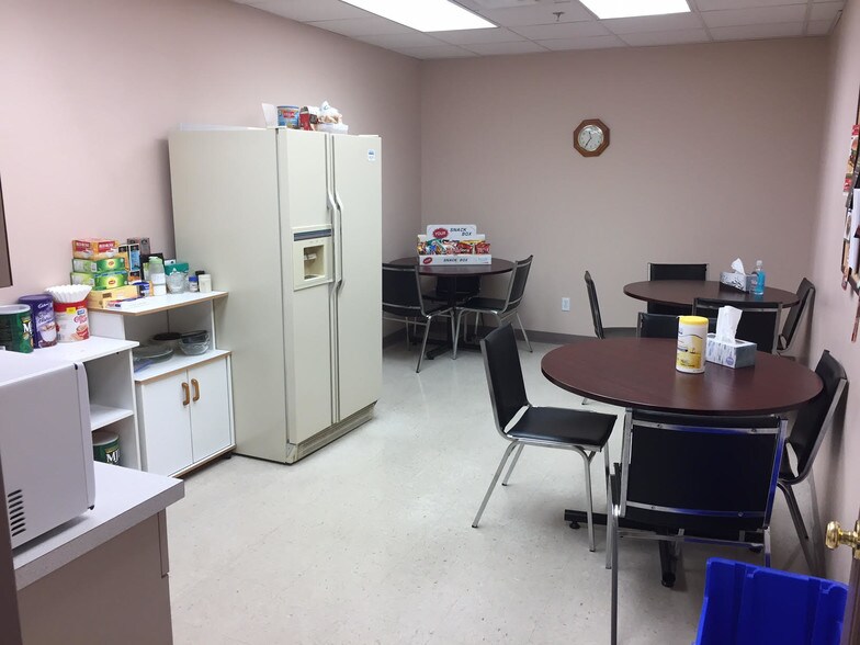 More Photos Of 4999 43rd St SE, Calgary Light Distribution For Sale