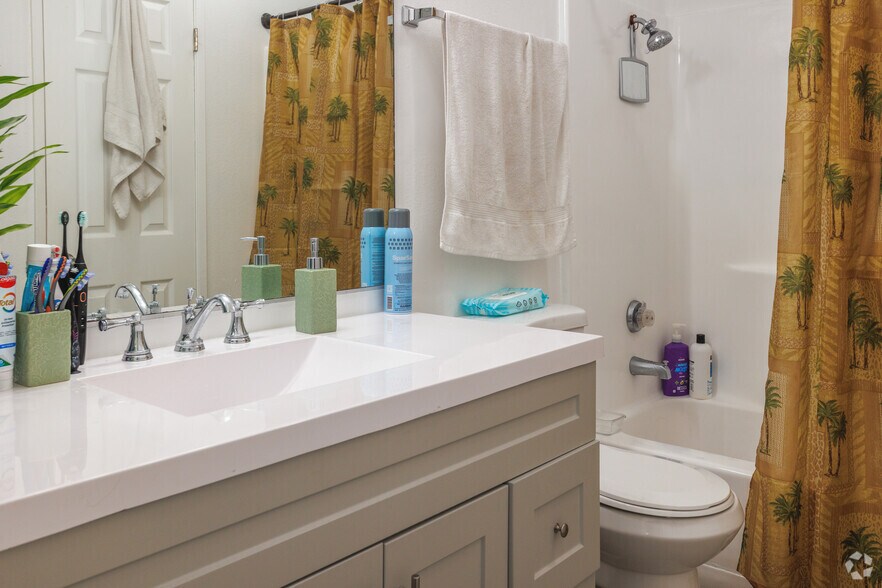 More Photos Of 7246 Petrol St, Paramount Apartments For Sale