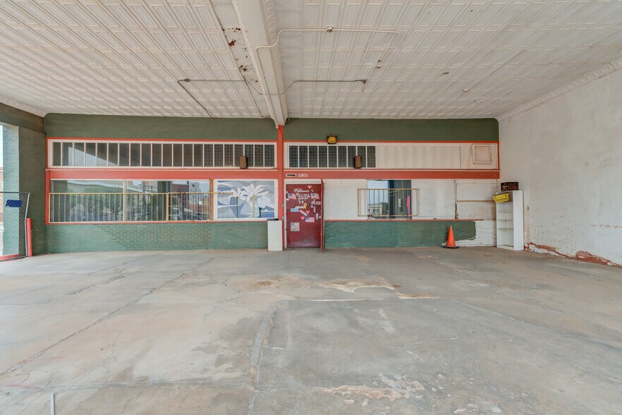 More Photos Of 1301 Buddy Holly Ave, Lubbock Warehouse For Lease