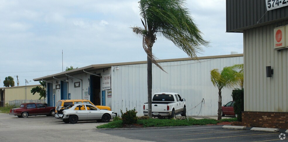 More Photos Of 1044 NE Pine Island Rd, Cape Coral Warehouse For Lease