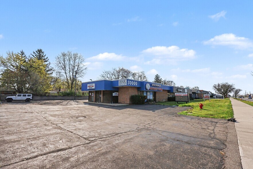 More Photos Of 30000 Orchard Lake Rd, Farmington Medical For Lease