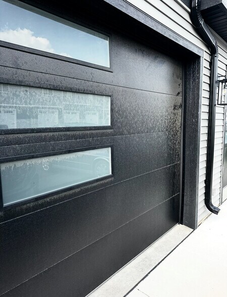 More Photos Of 725 Glacier Dr, Altoona Apartments For Sale