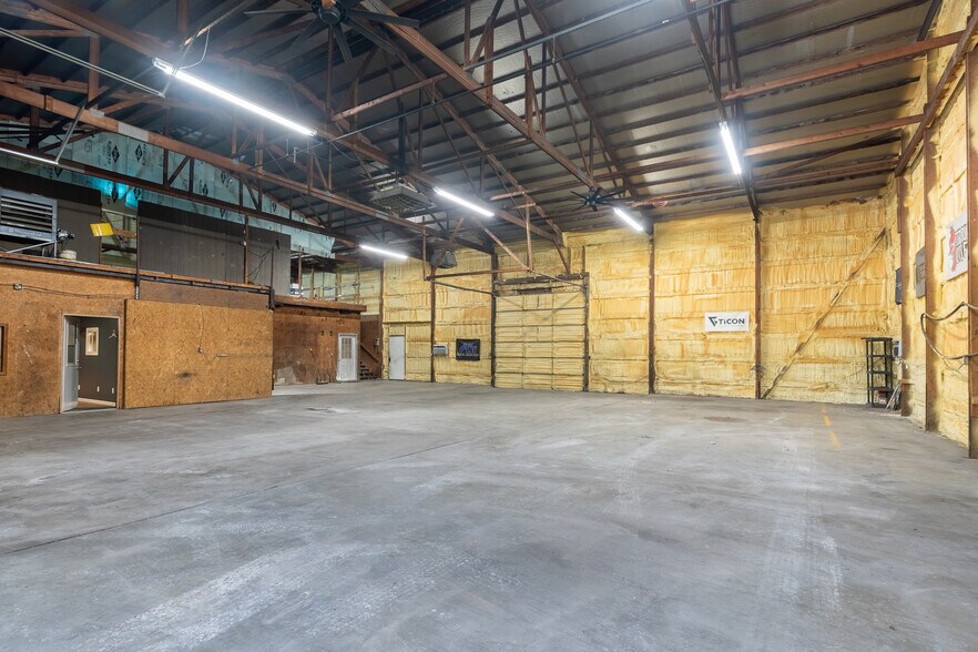 More Photos Of 405 S Pershing St, Energy Office For Sale