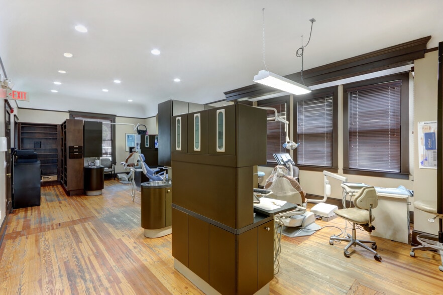 More Photos Of 207 E 31st St, Savannah Medical For Sale