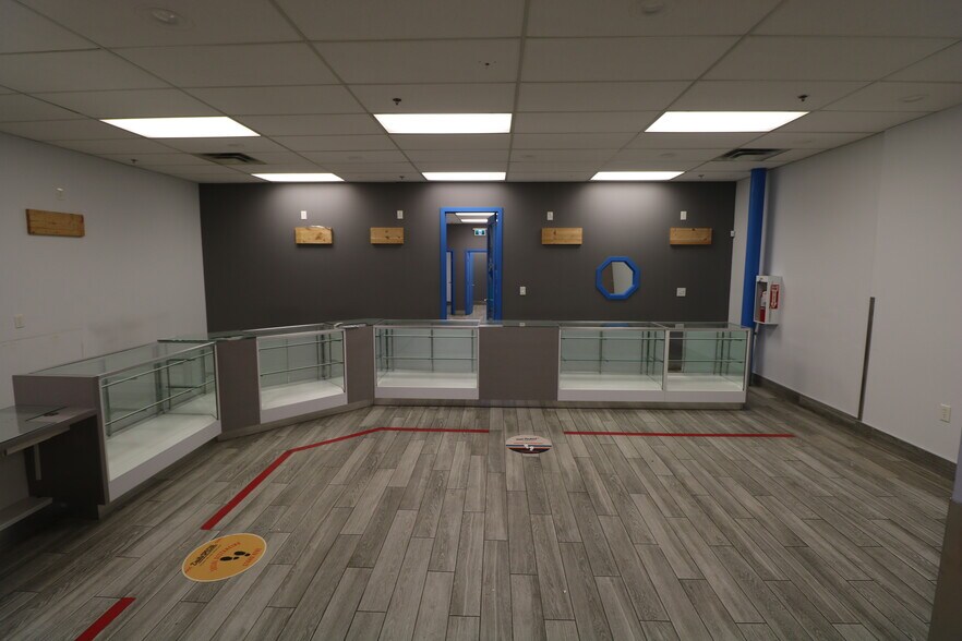 More Photos Of 10008-10022 167 St NW, Edmonton Showroom For Sale