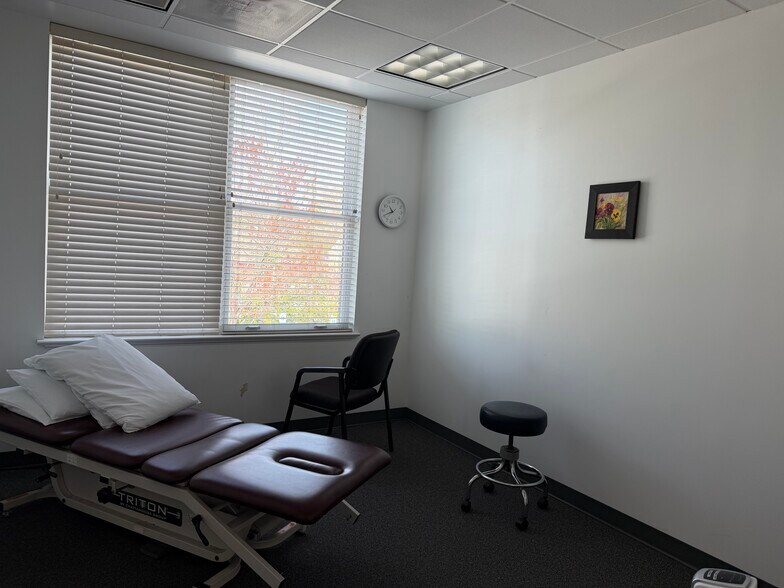 More Photos Of 3300 Olney Sandy Spring Rd, Olney Medical For Lease