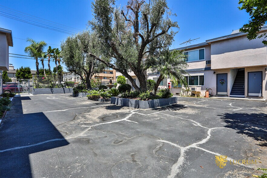 More Photos Of 6944-6954 Coldwater Canyon Ave, North Hollywood Apartments For Sale