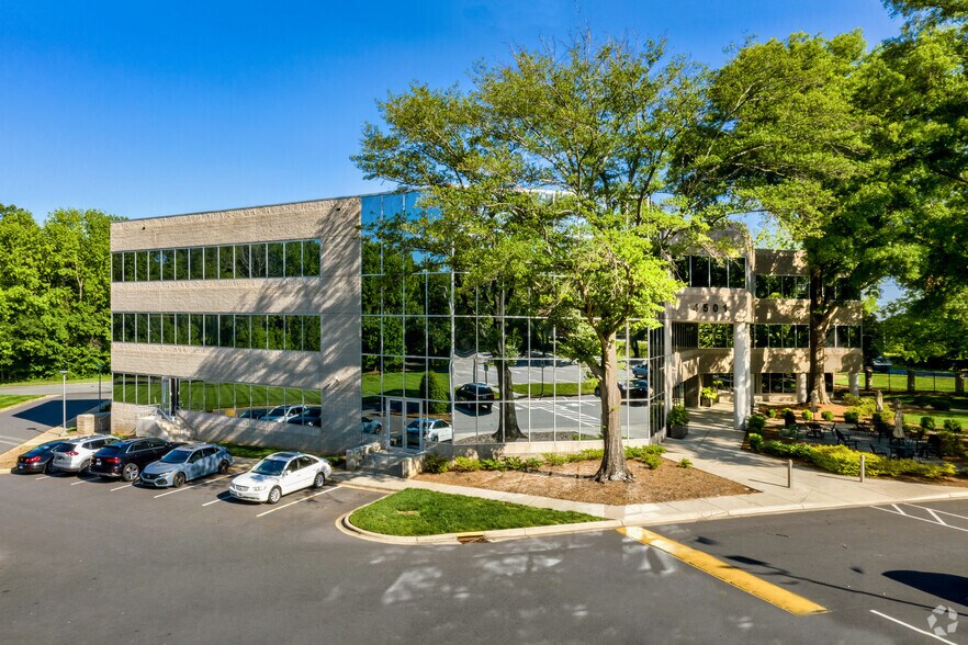 More Photos Of 4501 Charlotte Park Dr, Charlotte Office For Lease