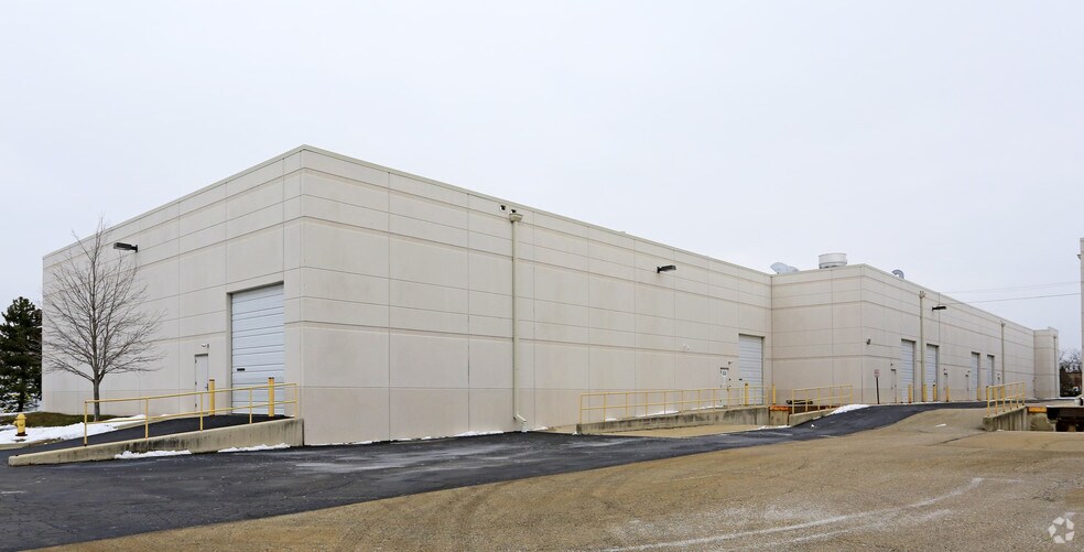 More Photos Of 475 Quadrangle Dr, Bolingbrook Warehouse For Lease