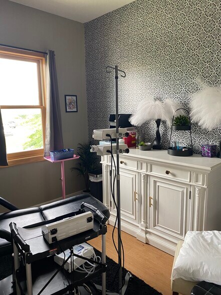 More Photos Of 350 SW Greenwich Dr, Lee's Summit Storefront Retail Office For Sale