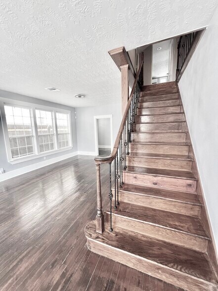 More Photos Of 741 E 9th St, Houston Office Residential For Lease