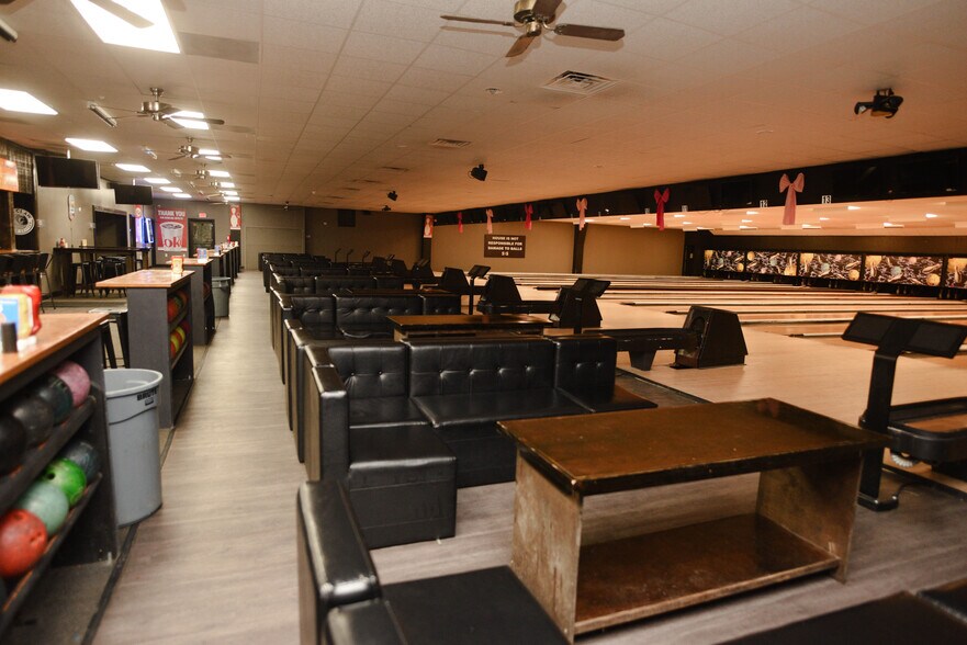 More Photos Of 713 McNatt St, Vidalia Bowling Alley For Sale