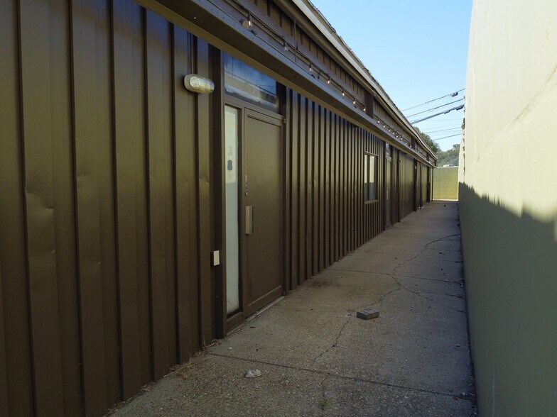 Primary Photo Of 4540 Emerson Ave, Parkersburg Bar For Lease