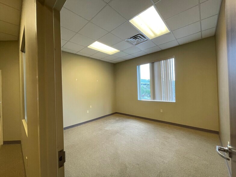 More Photos Of 1010 Davis St, Jacksonville Office For Lease