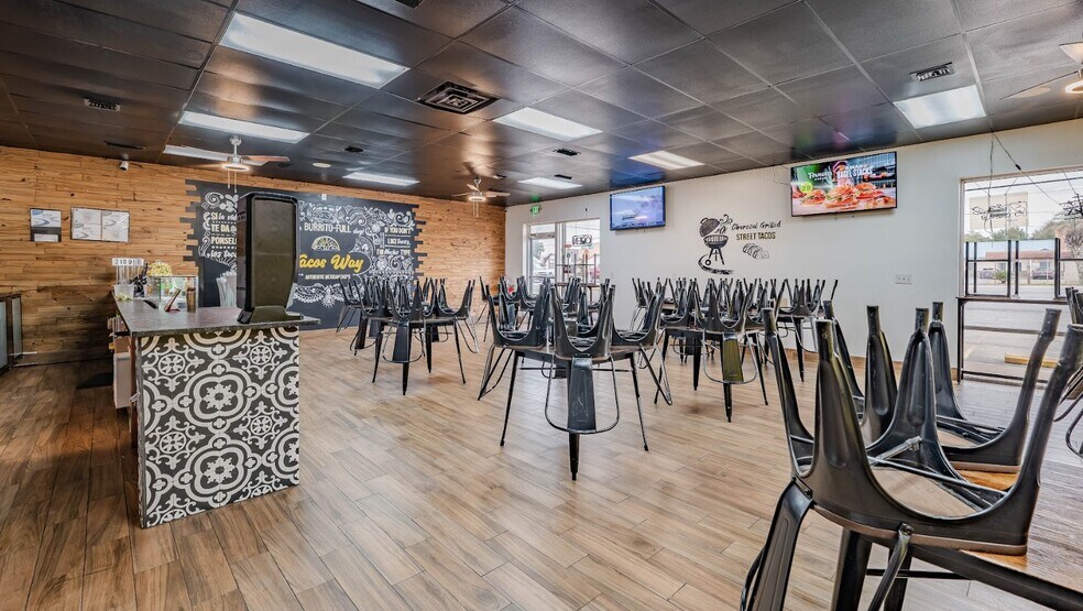 More Photos Of 252 N Ferdon Blvd, Crestview General Retail For Sale