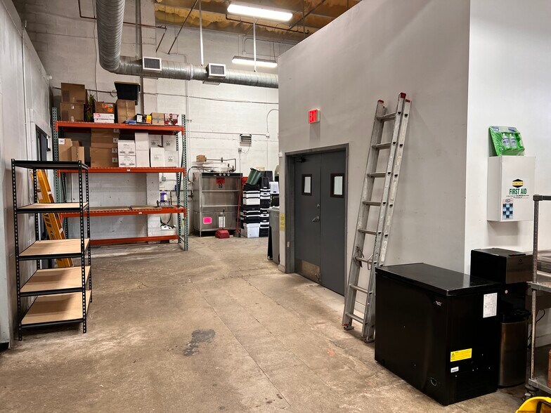 More Photos Of 6960-6972 NW 50th St, Miami Warehouse For Lease