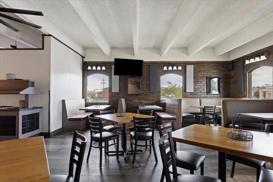 More Photos Of 122 W 6th St, Cheyenne Flex For Sale