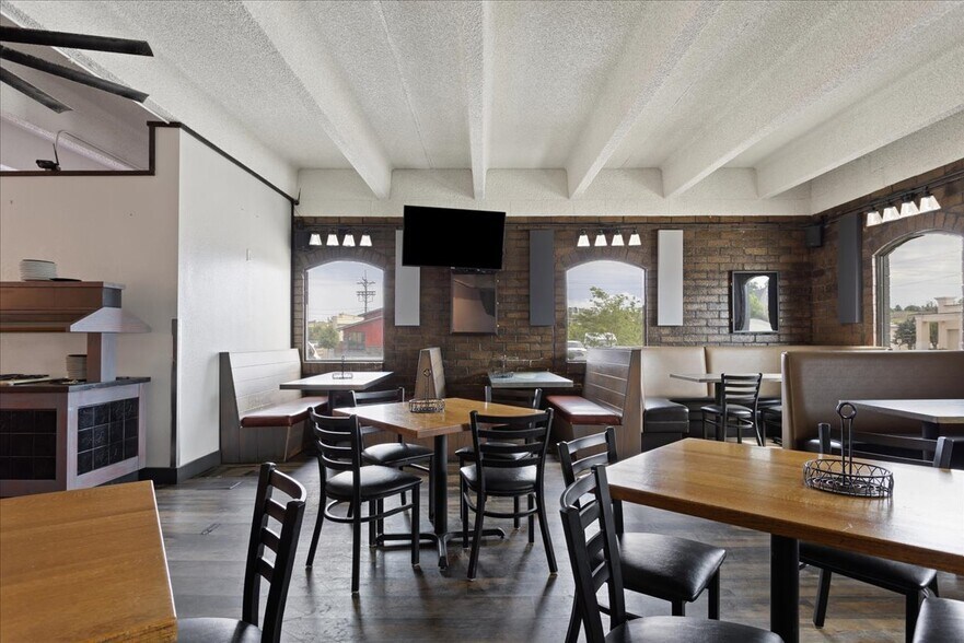 More Photos Of 122 W 6th St, Cheyenne Light Distribution For Lease