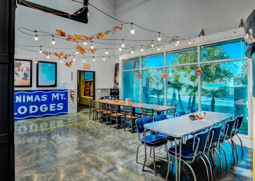 More Photos Of 28022 Industry Dr, Valencia Warehouse For Lease