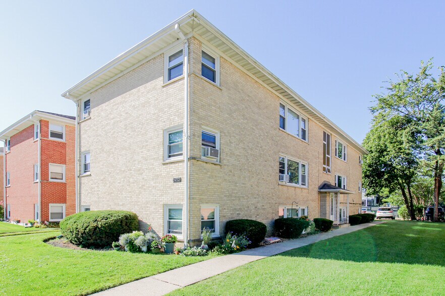 More Photos Of 6920 N Rosemary Ln, Niles Apartments For Sale