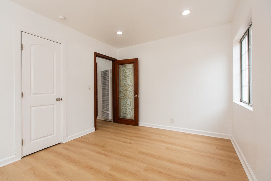 More Photos Of 14425 Prairie Ave, Lawndale Office Residential For Sale