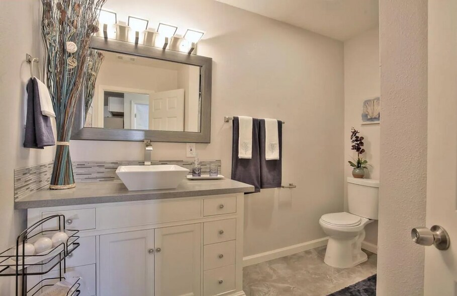 More Photos Of 1753 Church St, Oakland Specialty For Lease