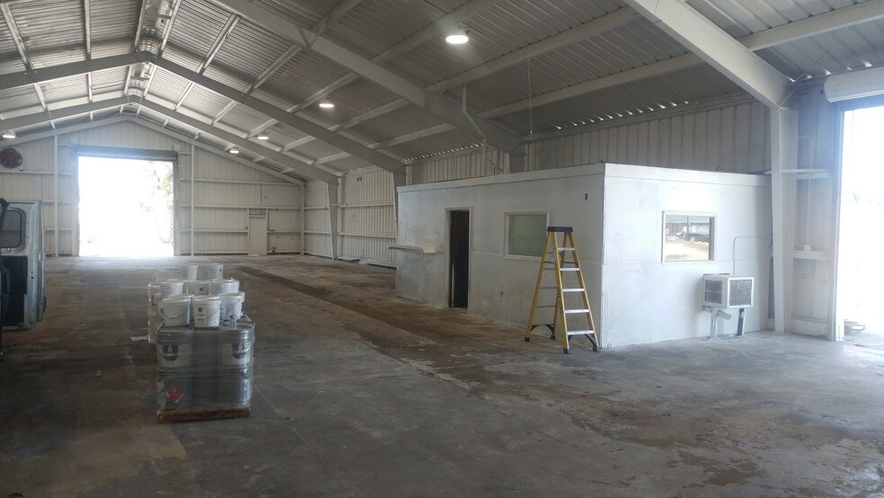 More Photos Of 2814 South St, Fort Myers Warehouse For Sale
