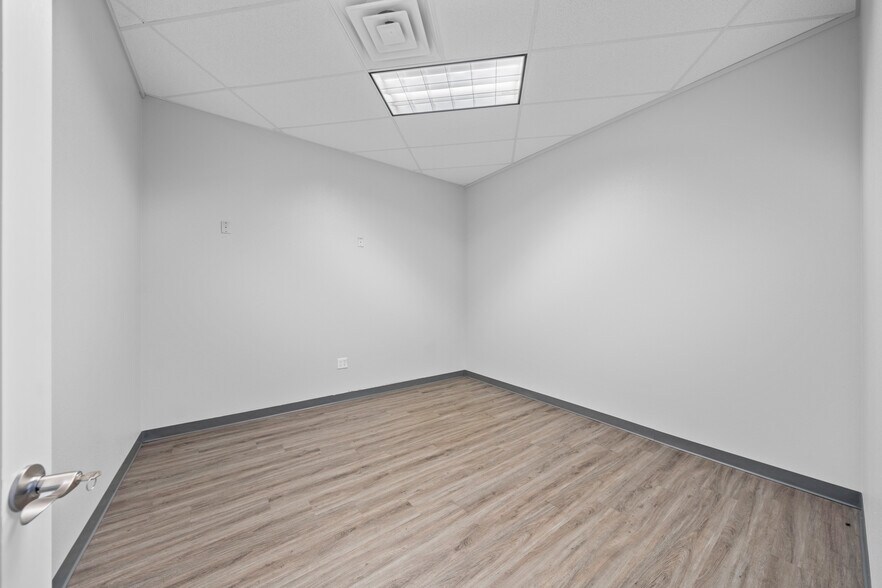 More Photos Of 1803 Airport Rd, Hot Springs General Retail For Lease