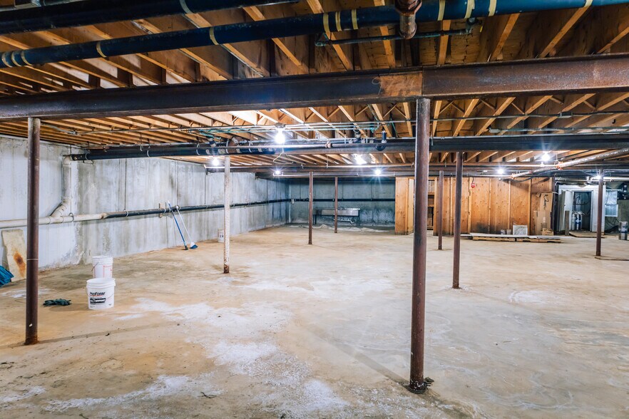 More Photos Of 347 Shattuck Way, Newington General Retail For Sale