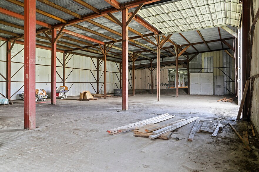 More Photos Of 2660 NW Vine St, Grants Pass Manufacturing For Sale