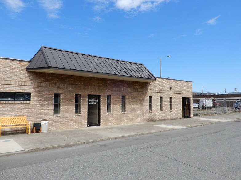 Primary Photo Of 1424 Ohio Ave, Dunbar Light Distribution For Sale