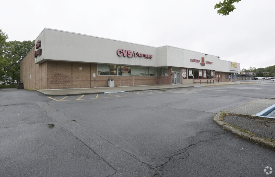 More Photos Of 719 Hawkins Ave, Ronkonkoma Storefront For Sale