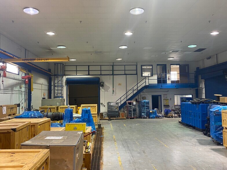 More Photos Of 10450 Corporate Dr, Sugar Land Manufacturing For Sale