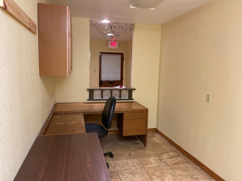 More Photos Of 515 N King St, Seguin Medical For Sale