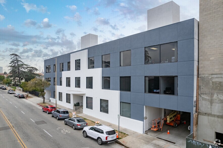 More Photos Of 600 W Broadway, Glendale Office For Lease