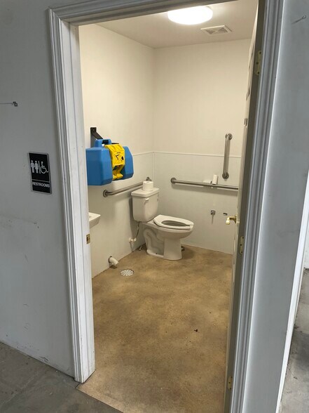 More Photos Of 701 River Dr S, Great Falls Light Distribution For Lease