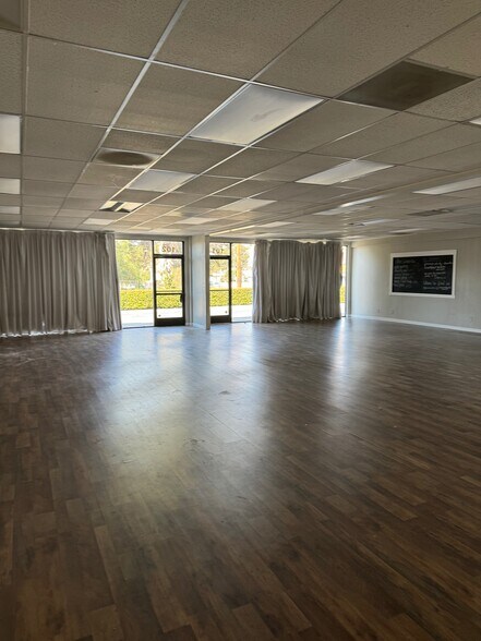 More Photos Of 17866 Sierra Hwy, Santa Clarita Office For Lease