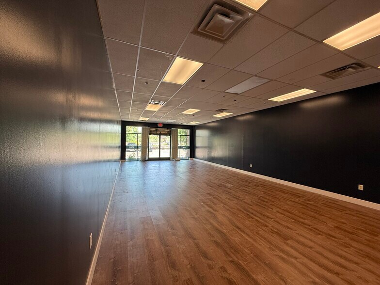 More Photos Of 1655 W Chandler Blvd, Chandler Storefront Retail Office For Lease