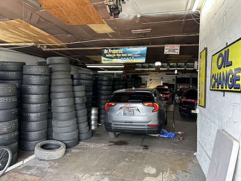 More Photos Of 116-124 Goffle Rd, Hawthorne Auto Repair For Lease