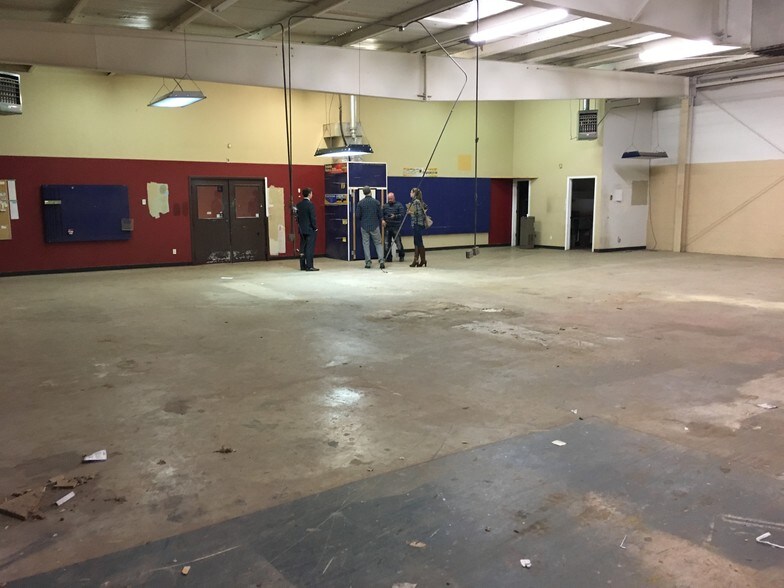 More Photos Of 2006 50th St, Lubbock Flex For Lease