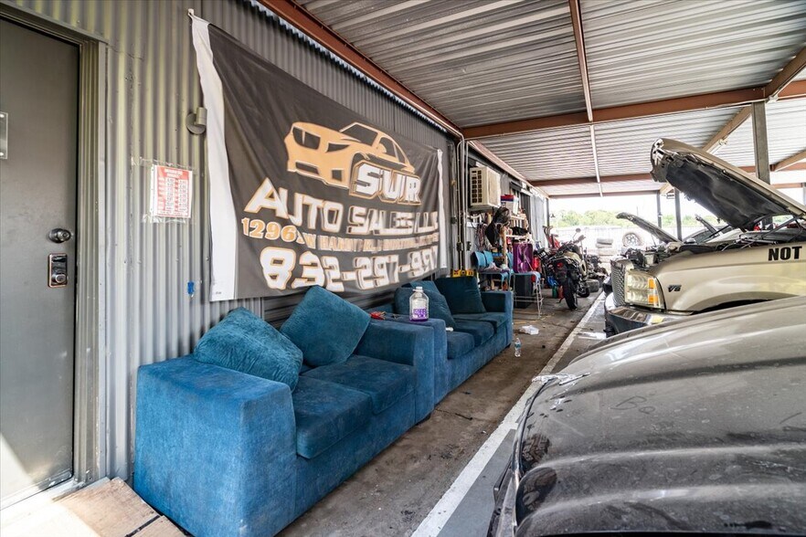 More Photos Of 12969 W Hardy Rd, Houston Warehouse For Sale