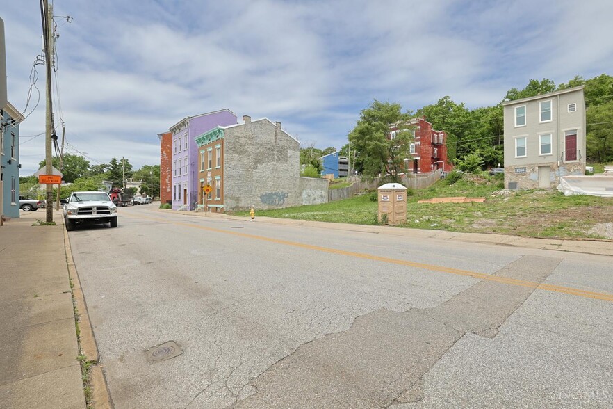 More Photos Of 2108 Central Pky, Cincinnati Loft Creative Space For Sale