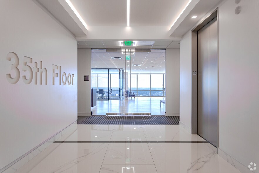 More Photos Of 1717 Main St, Dallas Office For Lease