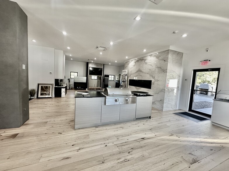 More Photos Of 1194 King St, Greenwich Freestanding For Lease