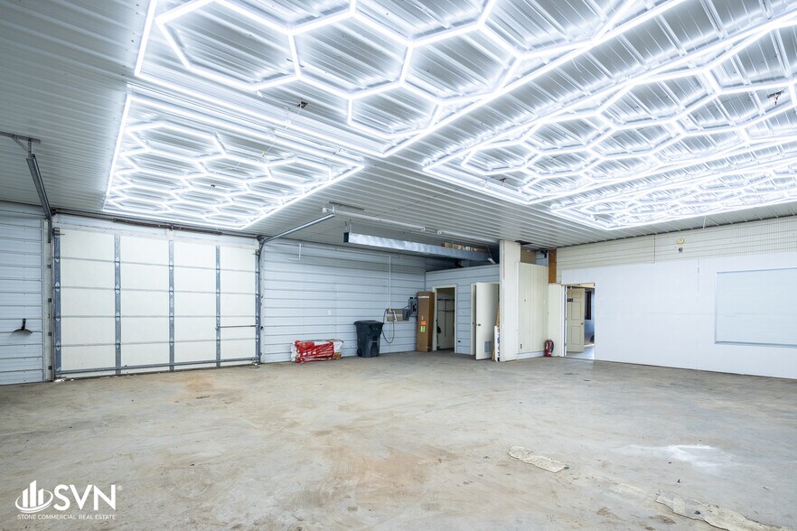 More Photos Of 508 S 3rd St, Danville Showroom For Lease