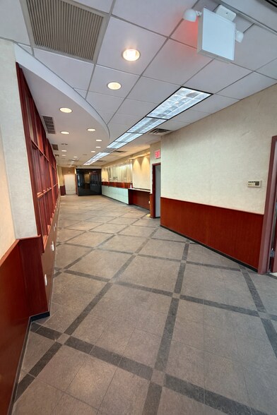More Photos Of 13681 Roosevelt Ave, Flushing Office For Lease