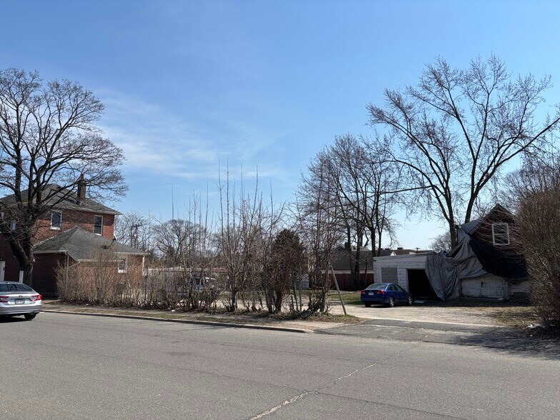 More Photos Of 149 Depot Rd, Huntington Station Freestanding For Sale