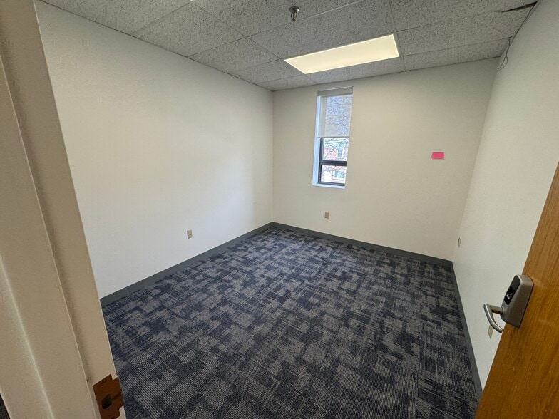 More Photos Of 110 Winn St, Woburn Office For Lease
