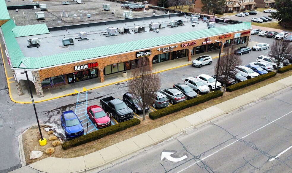 More Photos Of 19715-19855 W Twelve Mile Rd, Southfield Unknown For Lease